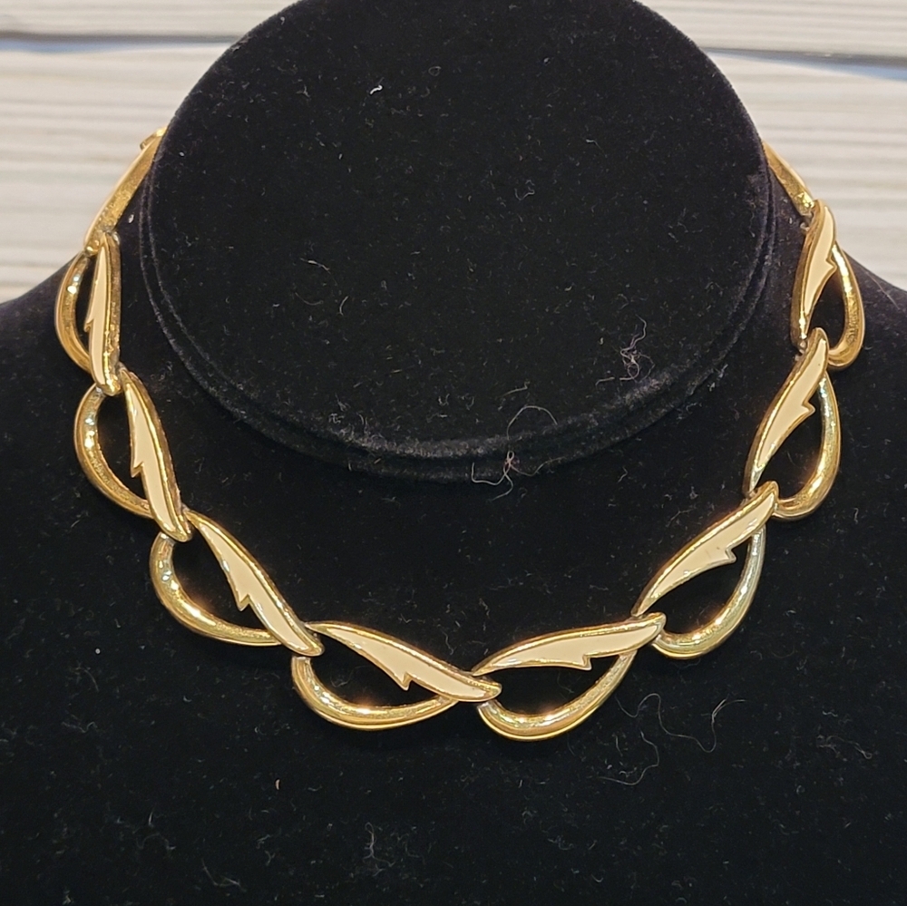 Vintage Monet Cream Enamel Gold Tone Articulated Collar Necklace
